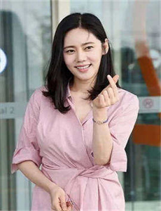 《四川小少妇BBAABBAA-儿子17岁每天晚上要抱着睡》