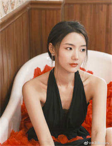 《国产熟妇人妻丰满熟女图片-因为是女子中文版》